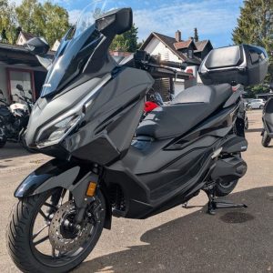 Forza 350 mit Smart Top Case 2025